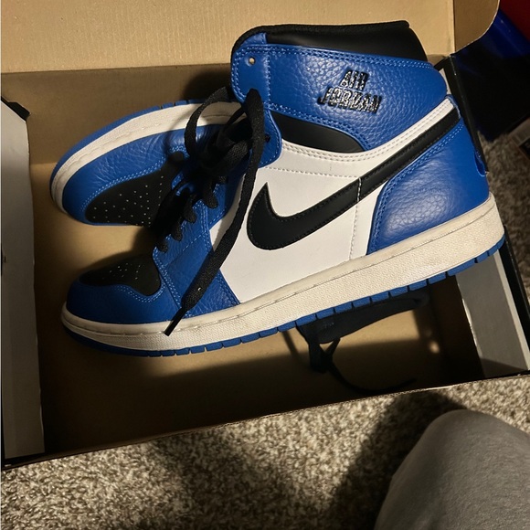 Jordan Retro High Black Sneakers - Picture 1 of 6